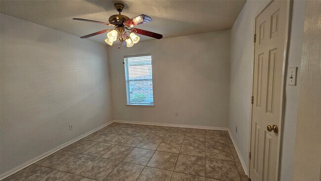 Building Photo - 2314 Hannover Way