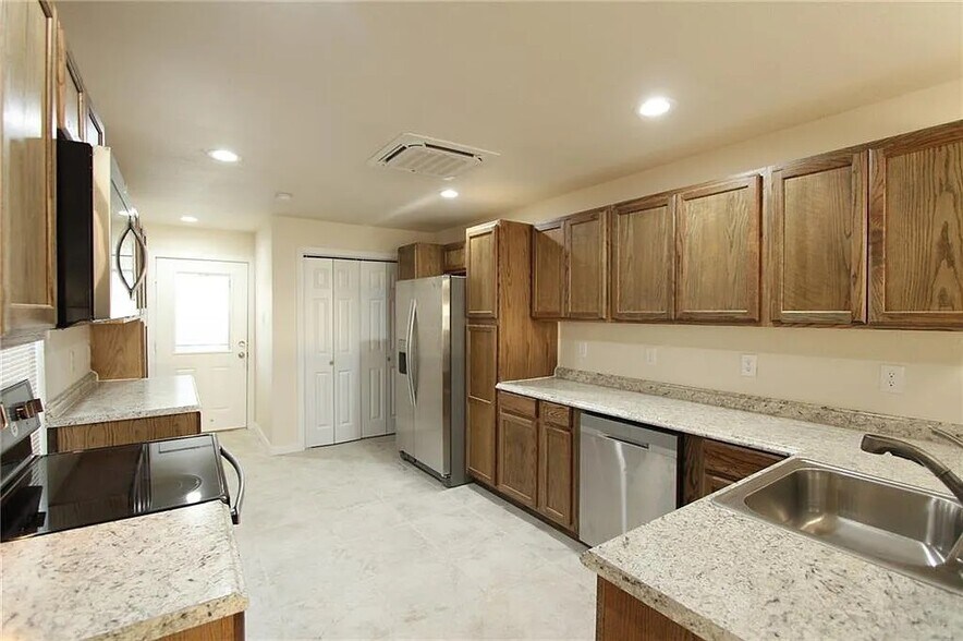 Kitchen - 516 Riney Rd