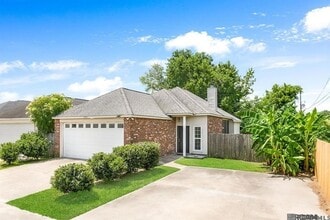 Building Photo - 9231 Pecan Tree Dr