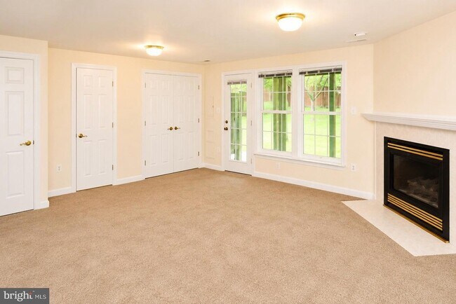 Building Photo - 2218 Mears Ln