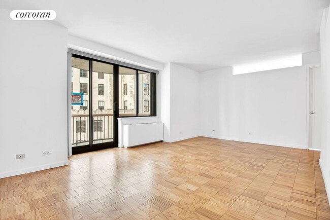 Building Photo - 45 E 25th St