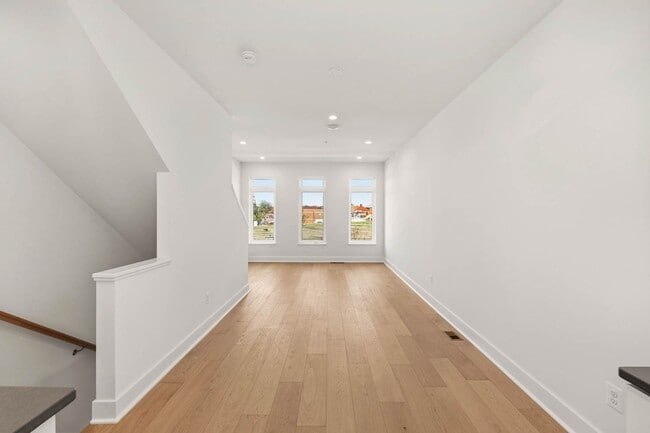 Building Photo - Reservoir District Townhome | 3 Bed + Den | 3.5 Bath | 1,800 Sf | Large Private Rooftop Deck & Ba...
