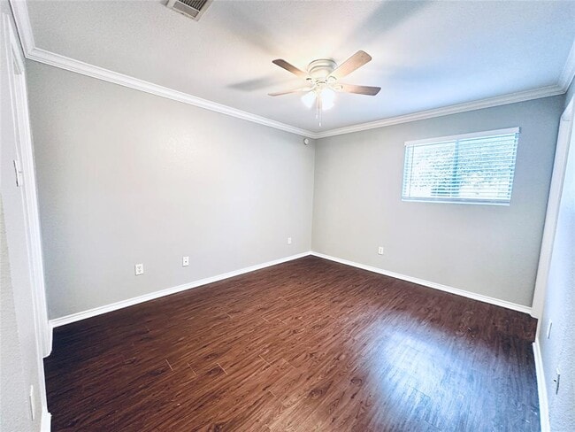 Building Photo - 805 S Center St