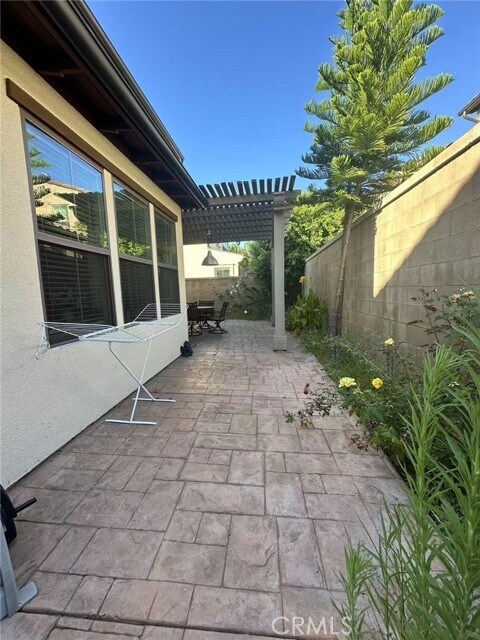 Building Photo - 73 Wildvine