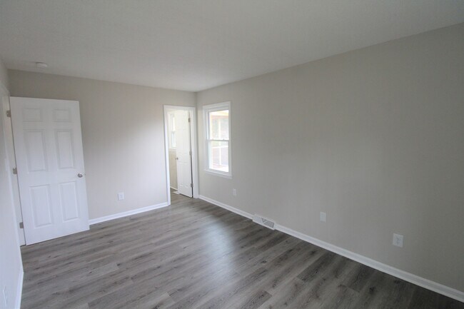 Building Photo - Remodeled Ranch Home in Steele Creek!