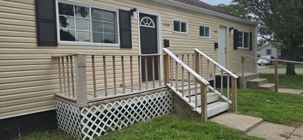 Building Photo - Freshly Updated Interior! 1 Bed/1 Bath - Anderson!