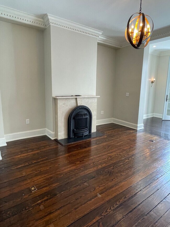 Building Photo - Georgetown Splendor with Garage Parking