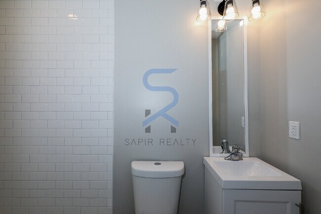 Building Photo - Move in before November 15th and choose yo...