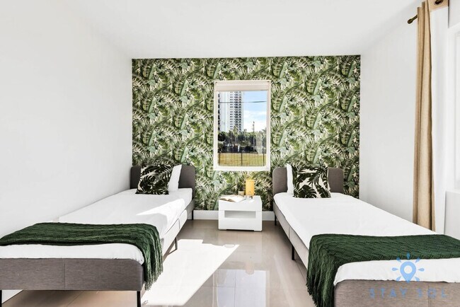 Building Photo - 809 S Ocean Dr