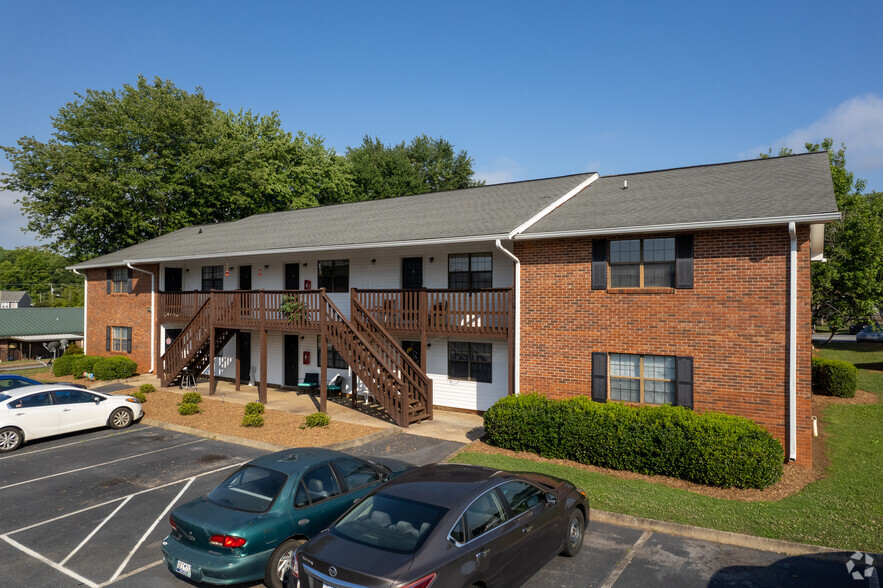 Brookfall I & II Apartments - 100 Hillandale Dr Easley SC 29642 ...