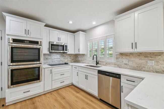 Building Photo - 4802 W Longfellow Ave