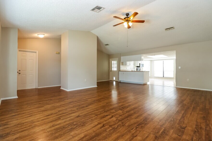 Building Photo - 5113 Gardendale Ln