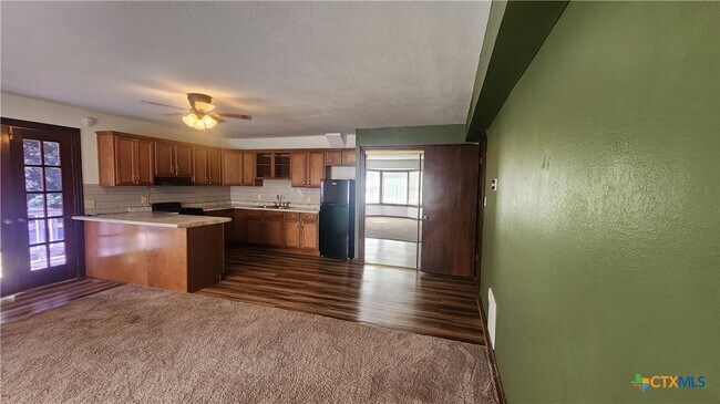 Building Photo - 716 Center Cir