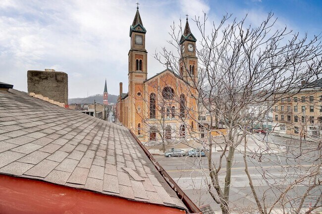 Building Photo - 1534 Republic St