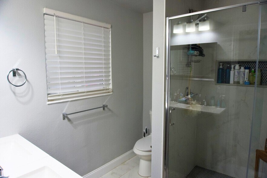 Building Photo - 2655 Poplar St