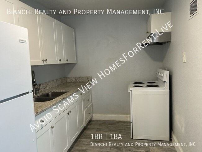 Building Photo - 215 10th St SW