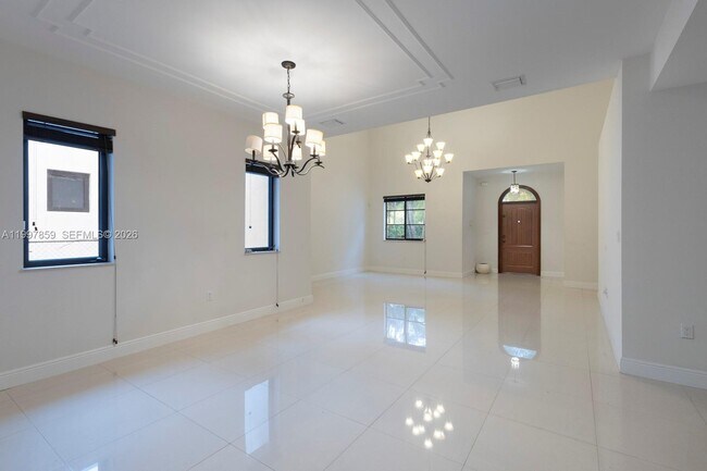 Building Photo - 324 SW 30th Rd