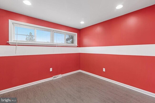 Building Photo - 23 N Sunset Dr