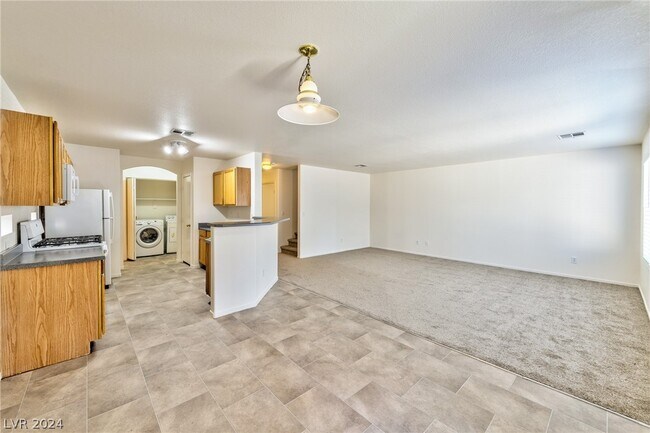 Building Photo - 4816 Englewood Ave
