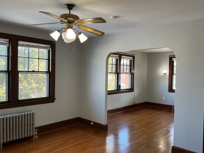 Building Photo - 10 Erin St