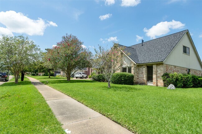 Building Photo - 2902 Field Line Dr