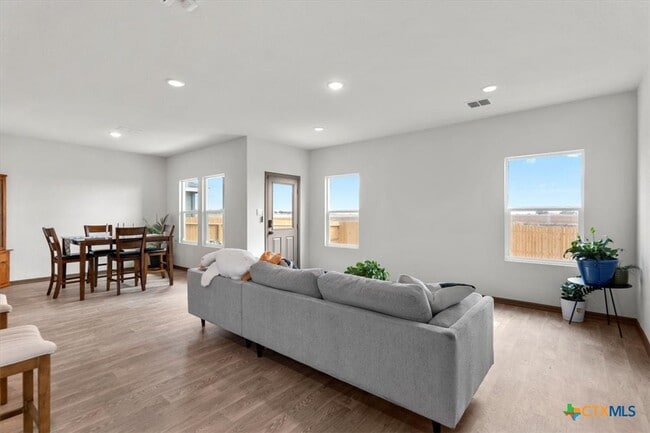 Building Photo - 410 Kayden Pt