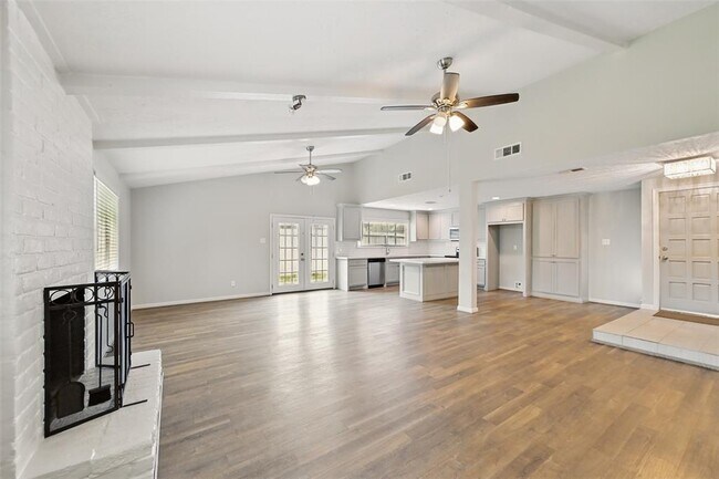 Building Photo - 4511 Ravine Dr