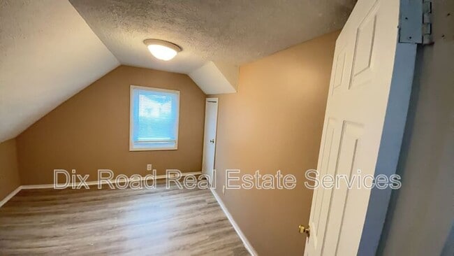 Building Photo - 830 St Clair Ave