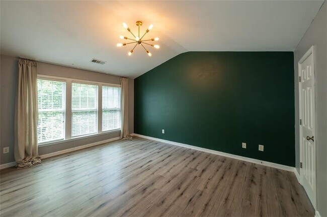 Building Photo - 331 Balaban Cir