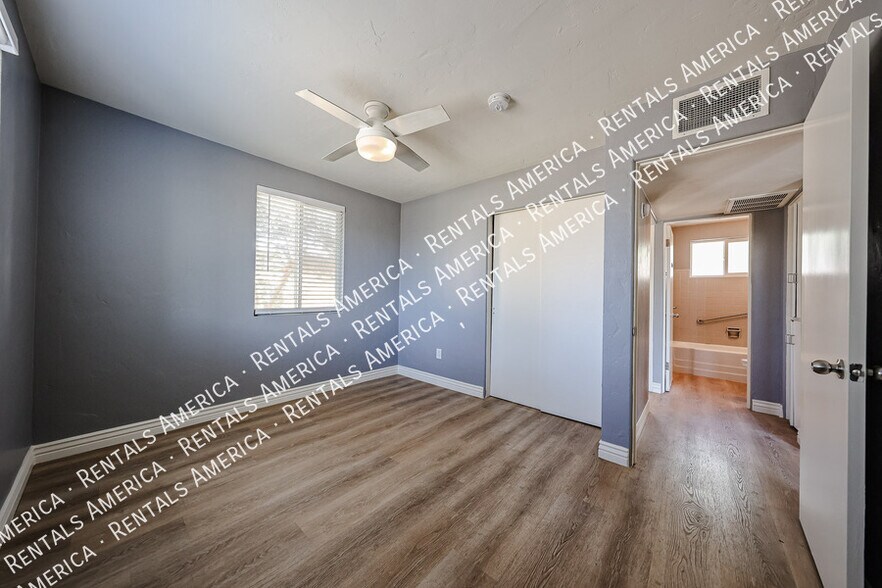 Building Photo - 404 W Mission Ln