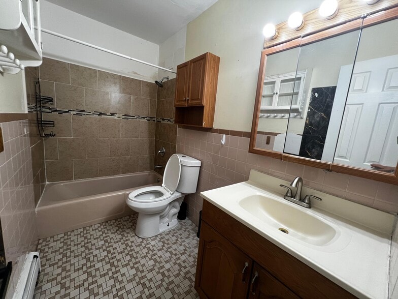 Building Photo - 475 Elm Street