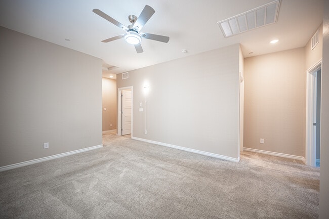 Building Photo - 600 N Carriage Hill Dr