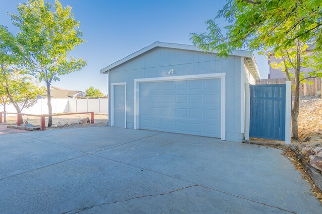 Building Photo - Cozy 3-Bedroom Home with Fully Fenced Back...