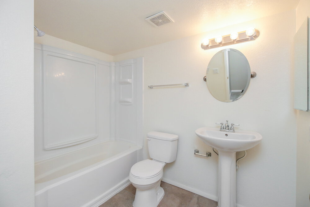 Building Photo - 119 S Cottonwood St