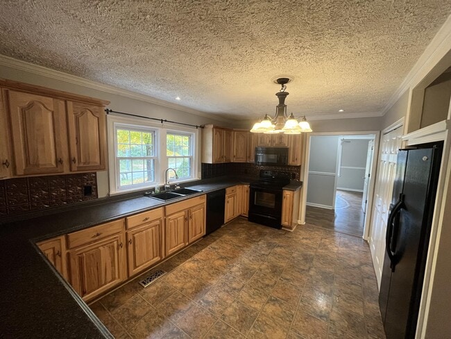Building Photo - 306 Forest Hills Dr