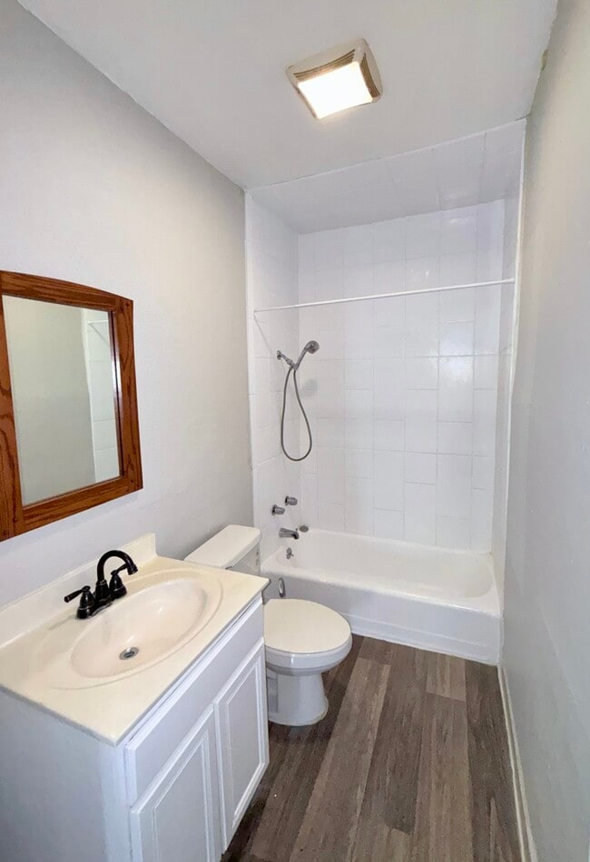 Building Photo - 429 E Carson St