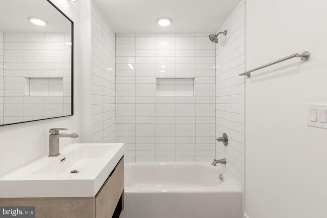 Building Photo - 1335 N Marston St