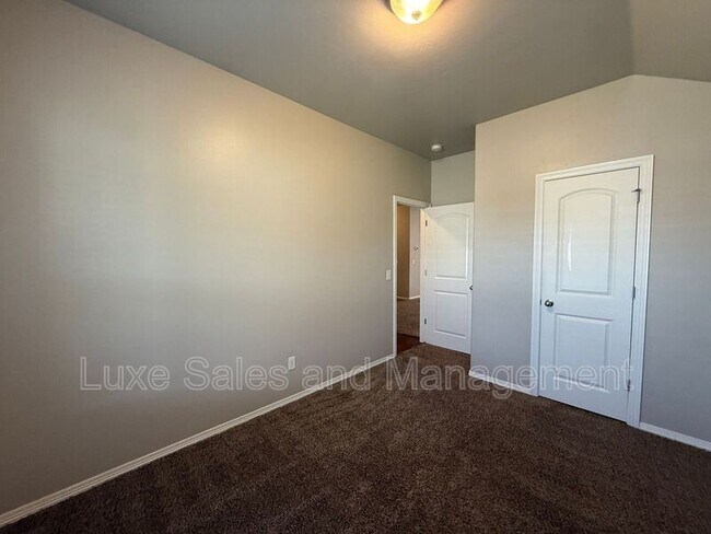Building Photo - 2408 Alta Vista Ln