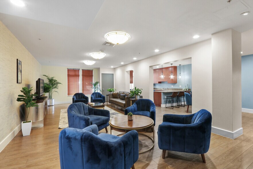 Building Photo - 488 E Ocean Blvd