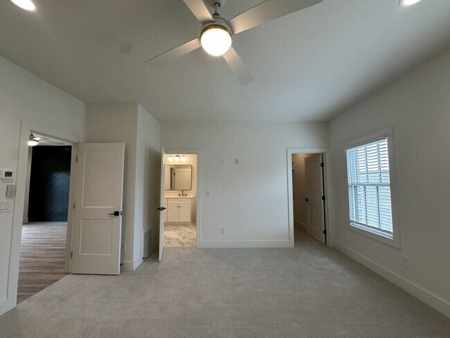 Building Photo - 4802 Moonview Ln