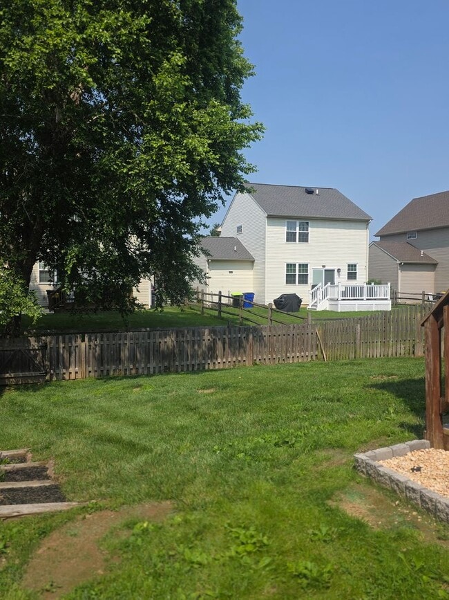 Building Photo - End Unit Townhouse in Brennan Estates- 2 B...