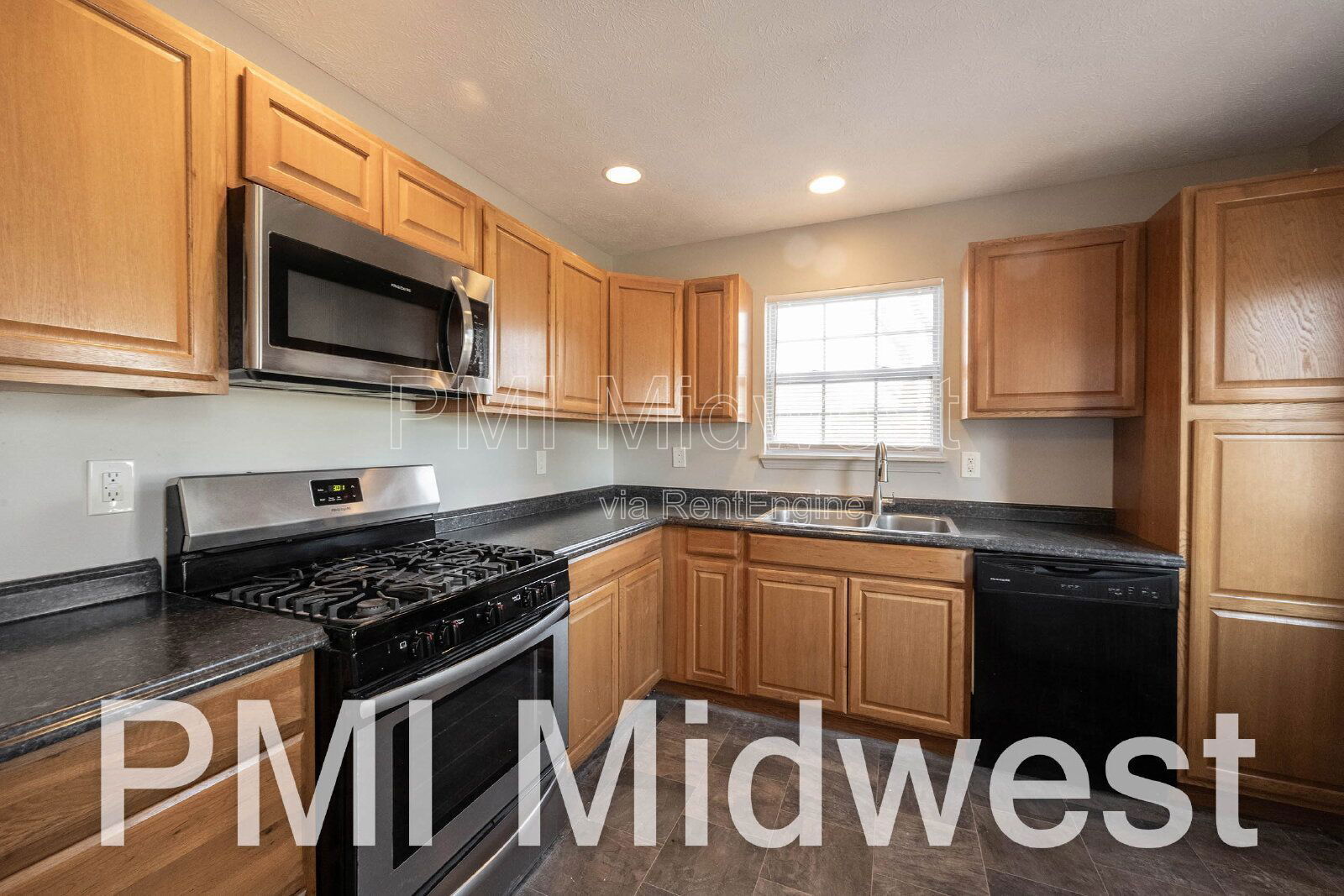 Building Photo - 1365 Mulberry St.