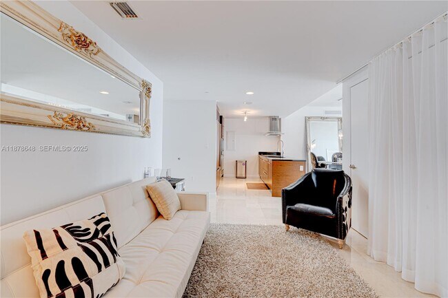 Building Photo - 495 Brickell Ave