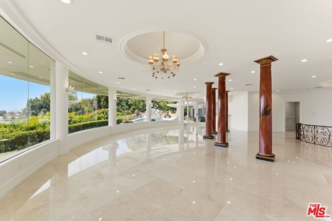 Building Photo - 1725 Loma Vista Dr