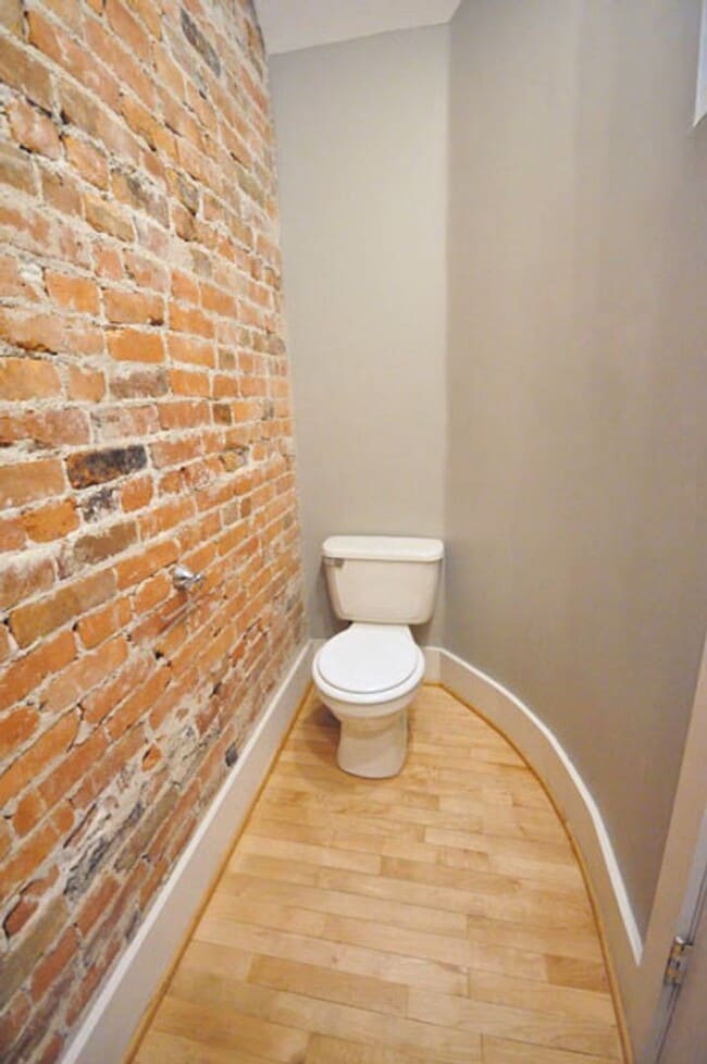 Building Photo - 495 S Lazelle St