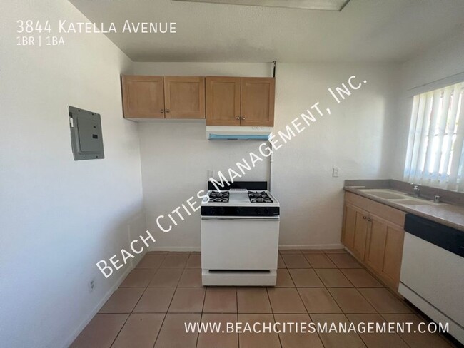 Building Photo - Charming 1 Bedroom in Los Alamitos with a ...