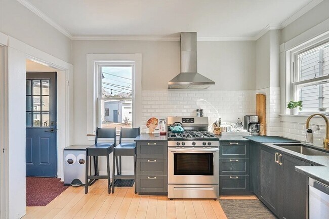 Building Photo - 44 Cottage St