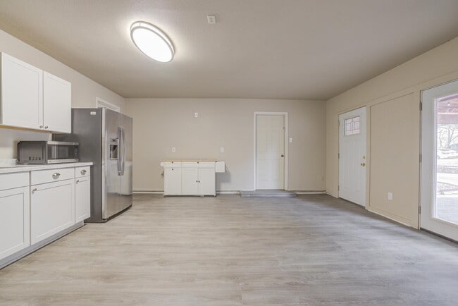 Building Photo - 5303 Shady Oak Cir