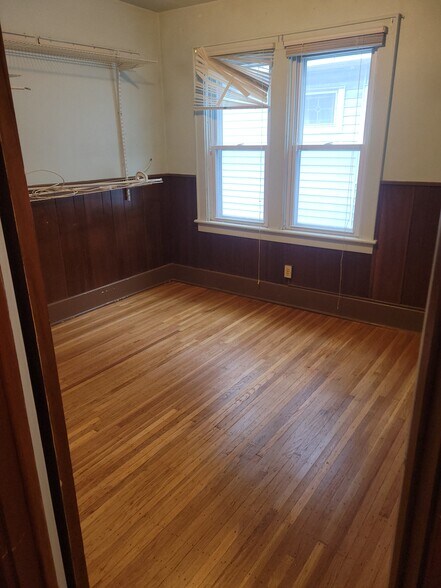 Front bedroom - 469 Maplewood Ave