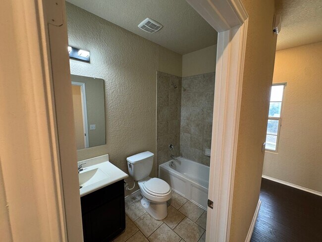 Building Photo - Move-In Special! Spacious 3BR Home with Large Private Yard in Mission Del Lago